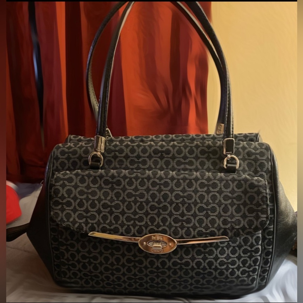 COACH Madison Needlepoint Opt
Art Grey/ Black Canvas Shoulder Bag